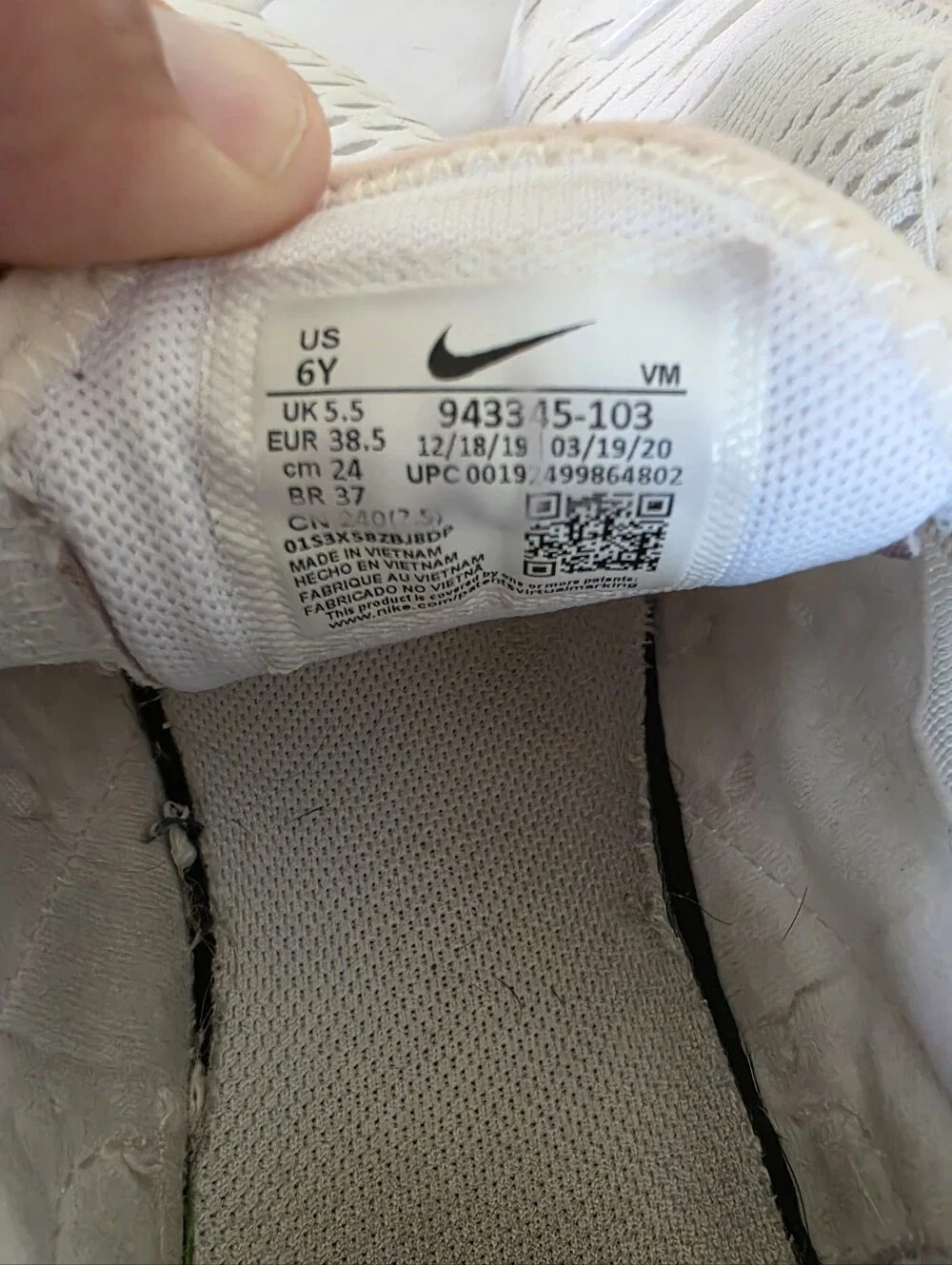 Nike Air Max 270 White Athletic Sneakers 6Y
